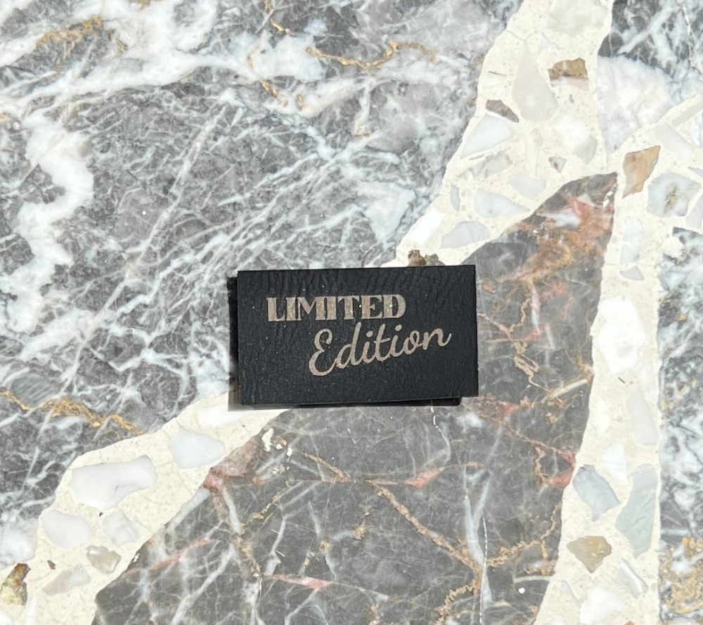 Kunstlederlabel Schwarz - Gold Limited Edition